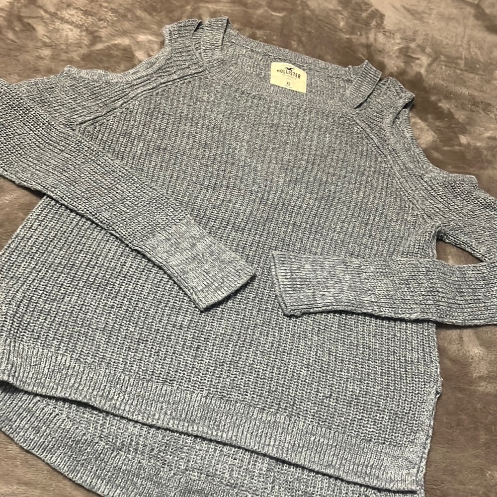Women’s Hollister sweater